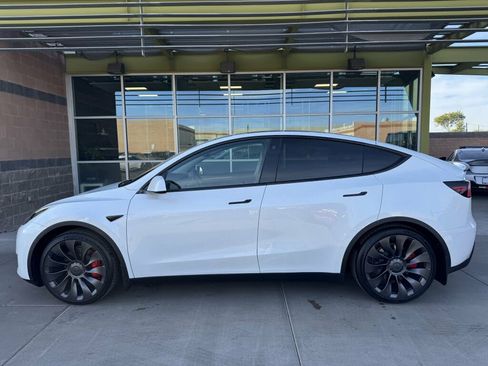 Used 2023 Tesla Model Y Performance image 1