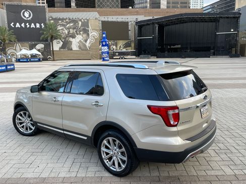 Used 2017 Ford Explorer Limited w/ Equipment Group 301A FWD image 8