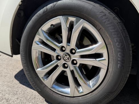 Used 2021 Toyota Sienna Platinum image 17