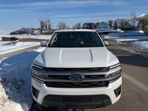 Used 2023 Ford Expedition Max XLT image 5