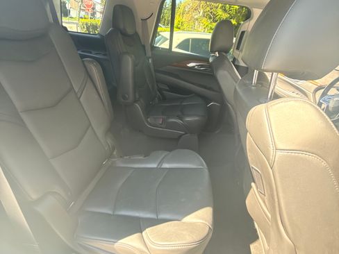 Used 2015 Cadillac Escalade Luxury AWD/4WD image 14