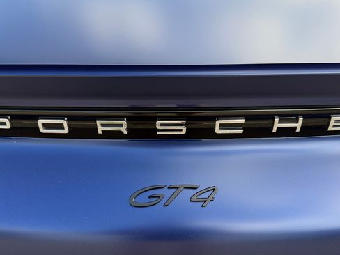 Used 2020 Porsche 718 Cayman GT4 RWD image 19