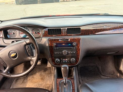 Used 2012 Chevrolet Impala LTZ FWD image 12