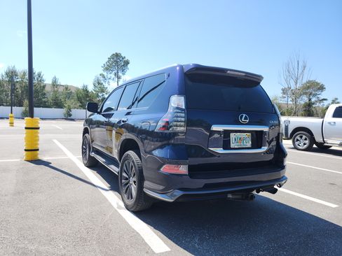 Used 2023 Lexus GX 460 Premium w/ Accessory Package image 8