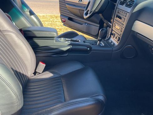 Used 2005 Ford Thunderbird Deluxe image 2