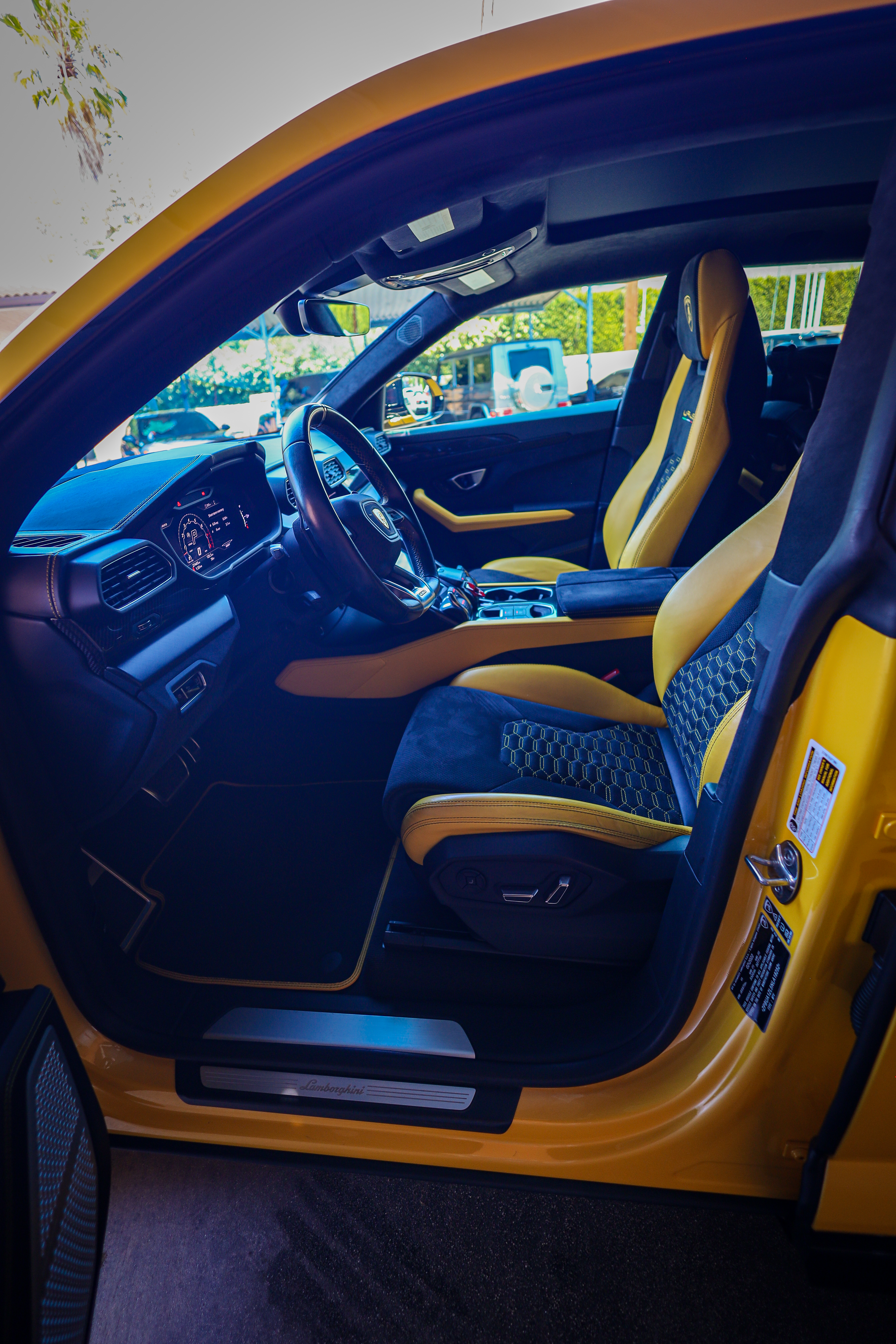 Used 2022 Lamborghini Urus AWD/4WD image 21