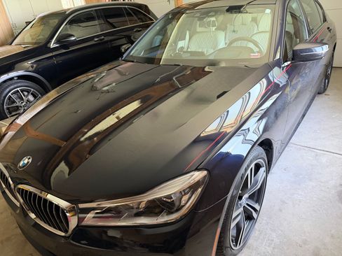 Used 2019 BMW 750i w/ Luxury Rear Seating Package RWD image 11