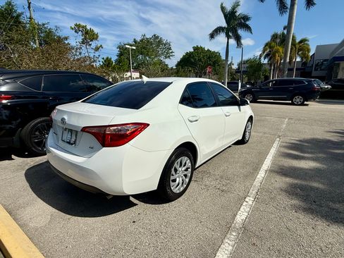 Used 2019 Toyota Corolla LE FWD image 5