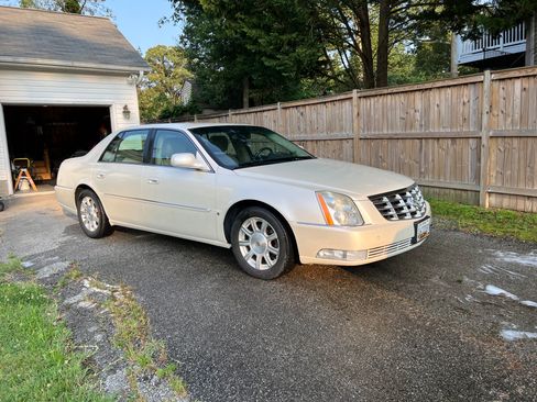Used 2008 Cadillac DTS FWD image 1