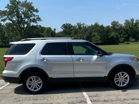 Used 2015 Ford Explorer XLT w/ Equipment Group 202B AWD/4WD image 4