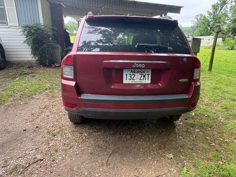 Used 2016 Jeep Compass Latitude FWD image 11