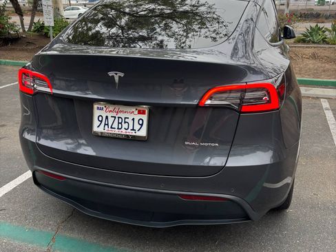 Used 2022 Tesla Model Y Long Range image 8