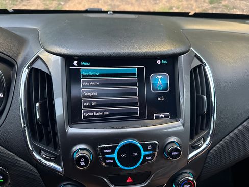 Used 2016 Chevrolet Cruze LT w/ Sun And Sound Package FWD image 22