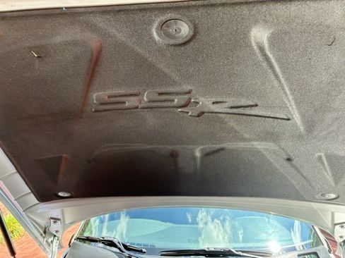Used 2005 Chevrolet SSR w/ Preferred Equipment Group RWD image 21