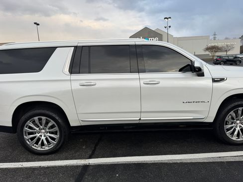 Used 2023 GMC Yukon XL Denali w/ Denali Reserve Package image 2