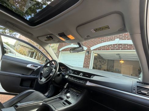 Used 2013 Lexus CT 200h FWD image 19