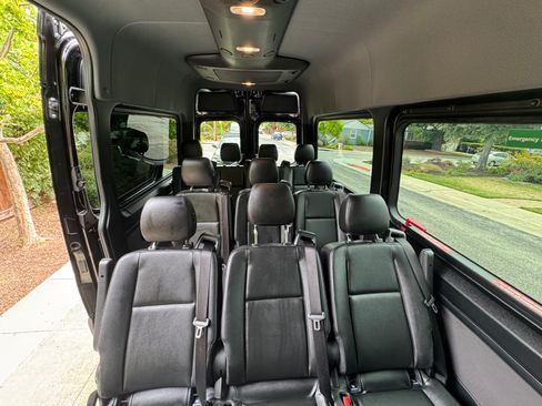 Used 2024 Mercedes-Benz Sprinter 2500 image 10