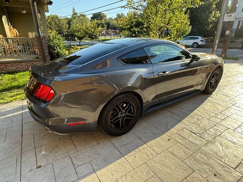 Used 2017 Ford Mustang Coupe image 15