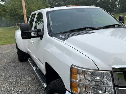 Used 2014 Chevrolet Silverado 3500 LTZ w/ LTZ Plus Package AWD/4WD image 29