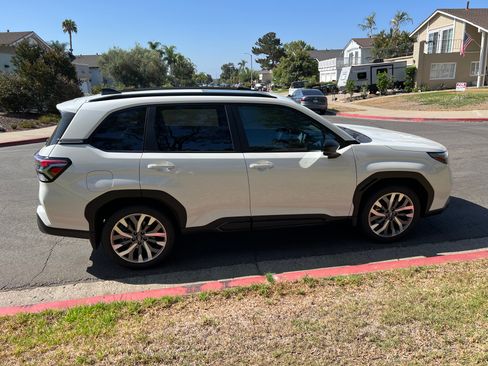 Used 2025 Subaru Forester Touring w/ Popular Package - Touring AWD/4WD image 5