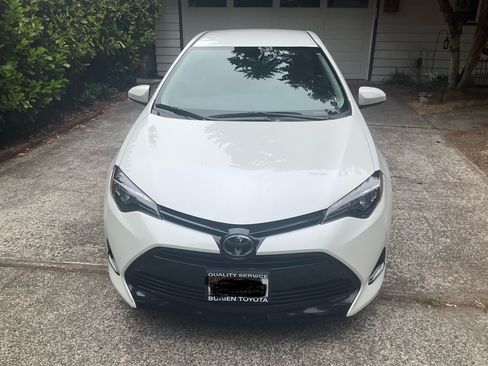 Used 2018 Toyota Corolla LE w/ LE Premium Package FWD image 1
