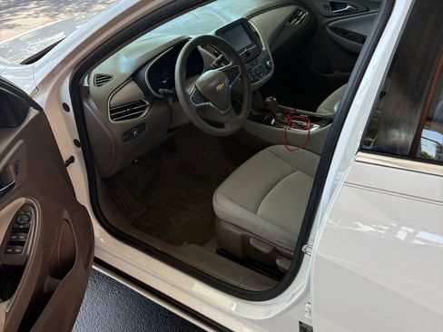 Used 2018 Chevrolet Malibu LS w/ LPO, Convenience Package 1 FWD image 11