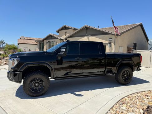 Used 2024 GMC Sierra 2500 Denali w/ Denali Reserve Package AWD/4WD image 1
