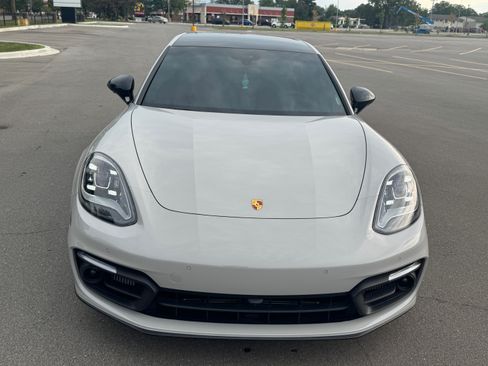Used 2023 Porsche Panamera image 4