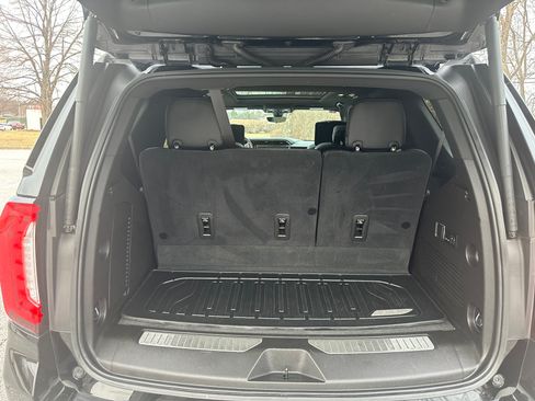 Used 2021 GMC Yukon Denali w/ Denali Premium Package image 28