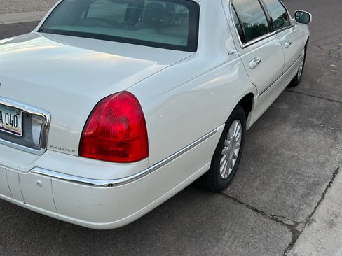 Used 2004 Lincoln Town Car Ultimate image 4