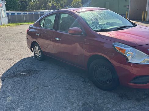 Used 2018 Nissan Versa SV FWD image 5