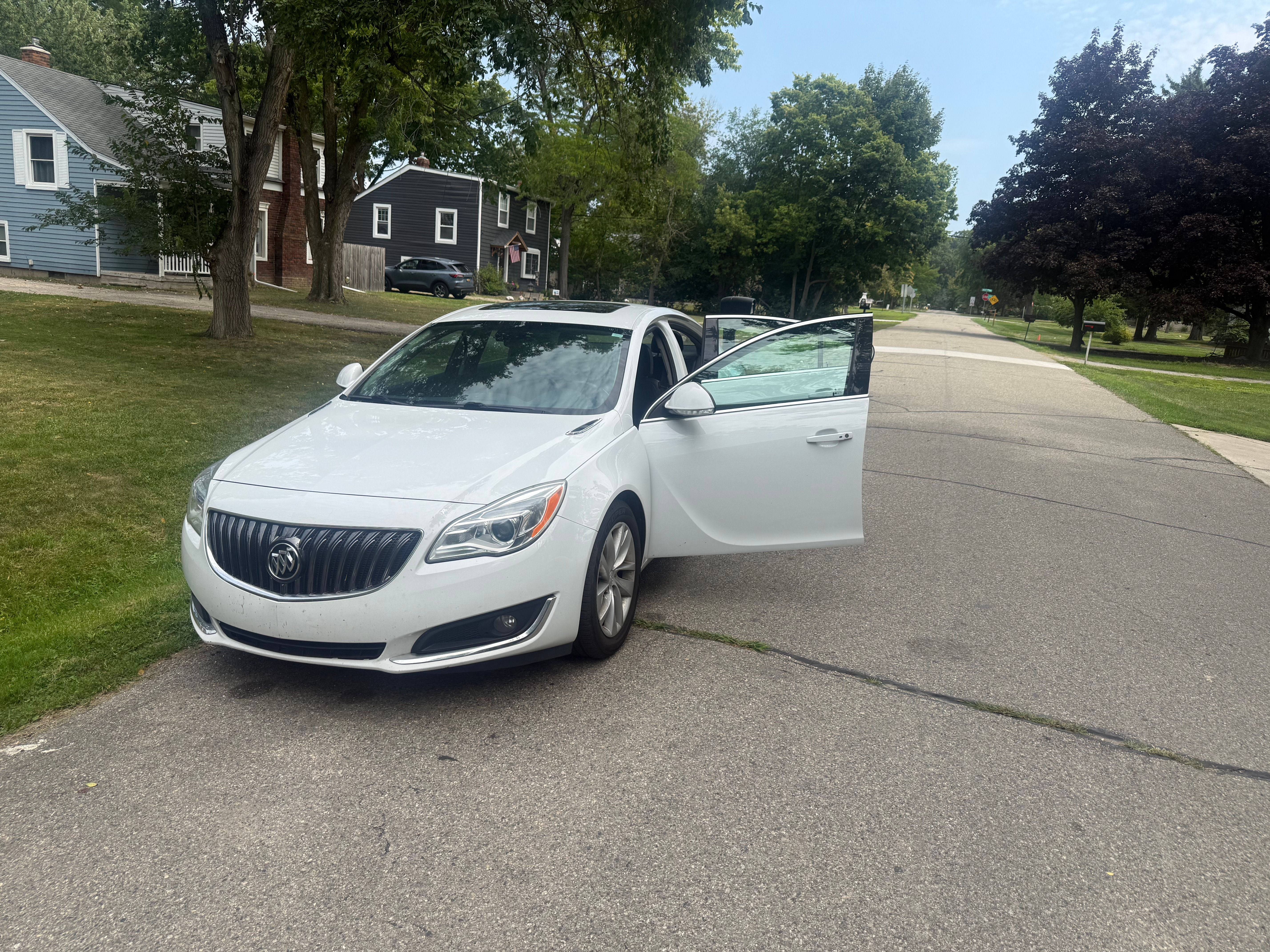 Used 2015 Buick Regal Premium w/ Experience Buick Package FWD image 1