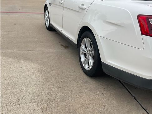 Used 2015 Ford Taurus SEL image 9