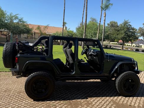 Used 2016 Jeep Wrangler Unlimited Sport w/ Connectivity Group image 4