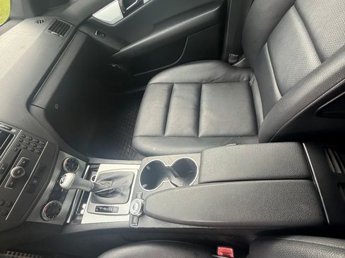 Used 2011 Mercedes-Benz C 300 Sedan image 5