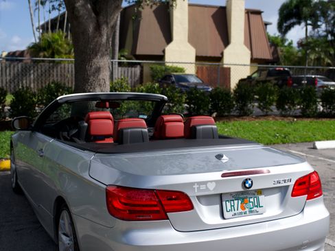 Used 2011 BMW 328i Convertible image 2