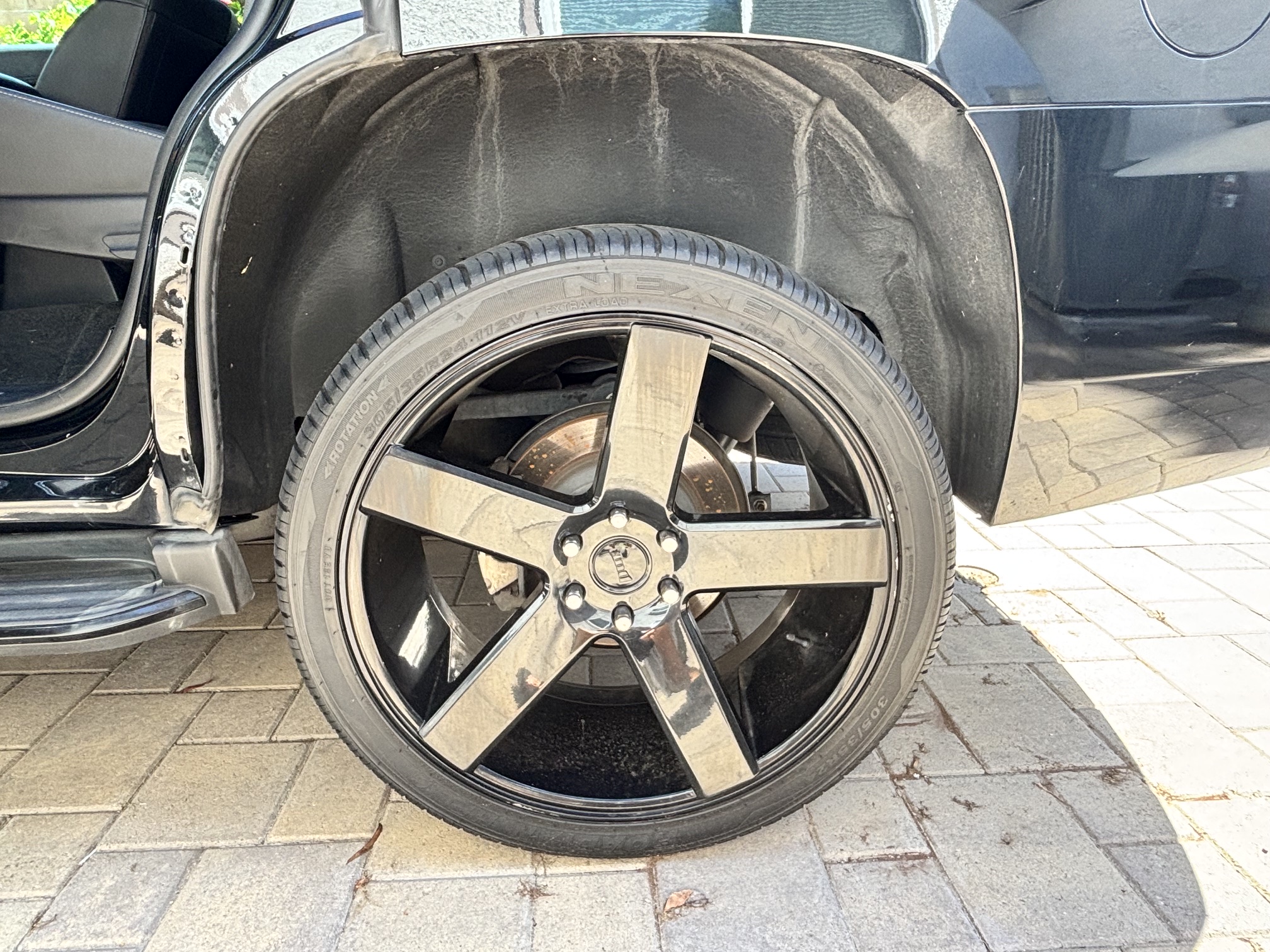 Used 2018 Chevrolet Tahoe Premier w/ RST 6.2L Performance Edition RWD image 28