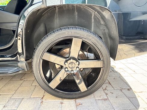 Used 2018 Chevrolet Tahoe Premier w/ RST 6.2L Performance Edition RWD image 28