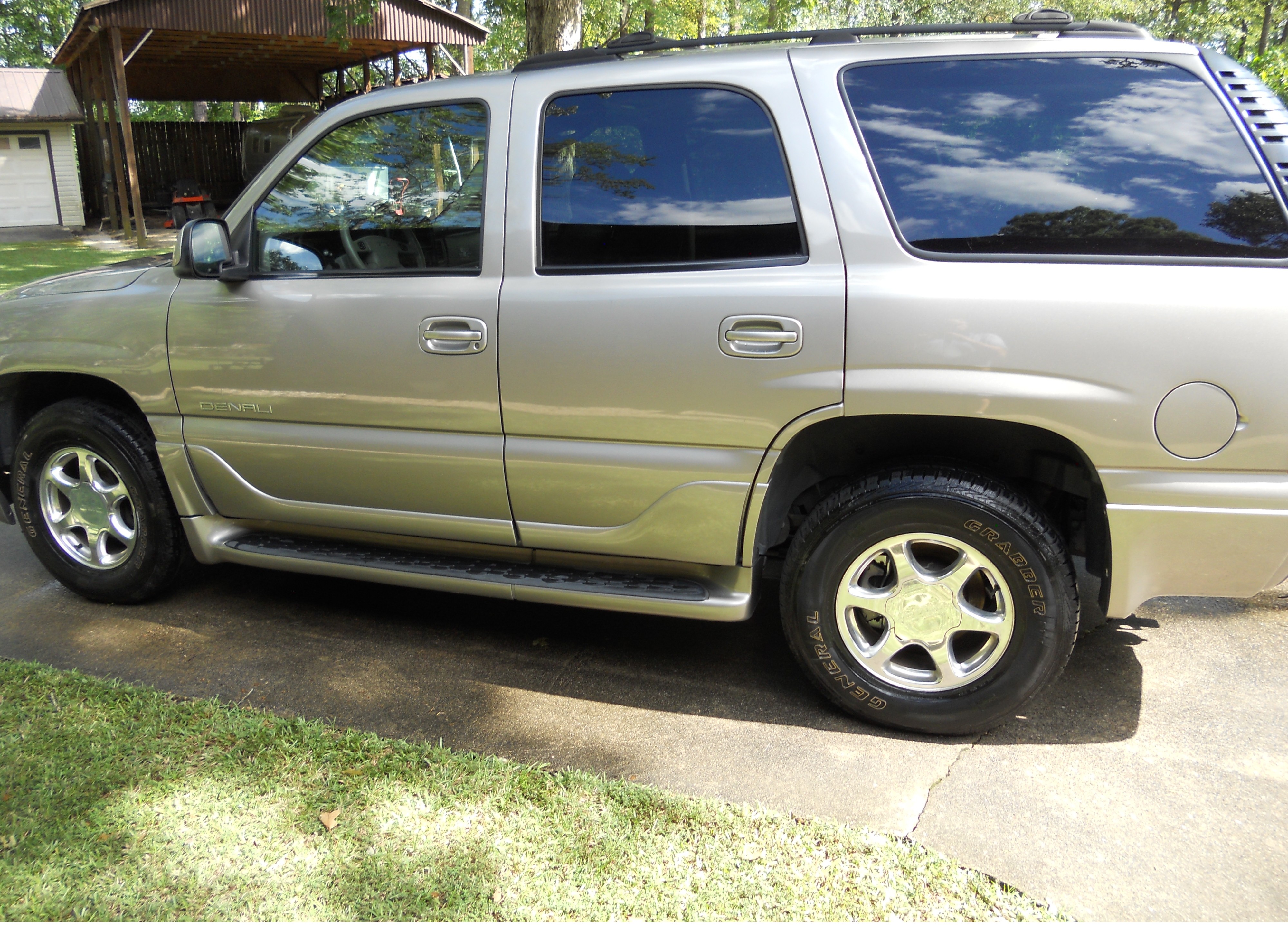 Used 2003 GMC Yukon Denali AWD/4WD image 6
