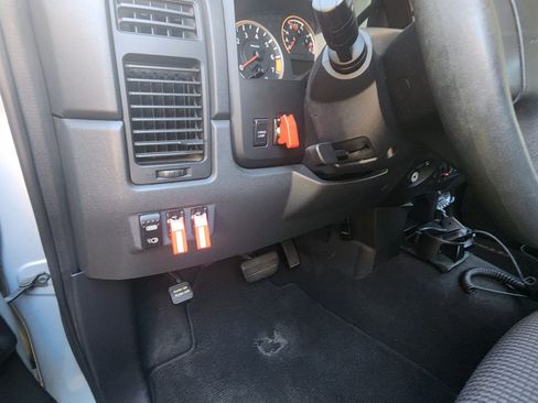 Used 2012 Nissan Titan SV w/ Tow Pkg image 14