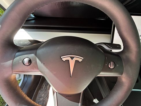 Used 2023 Tesla Model 3 Standard Range image 8