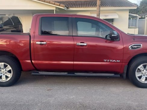 Used 2017 Nissan Titan SV image 1