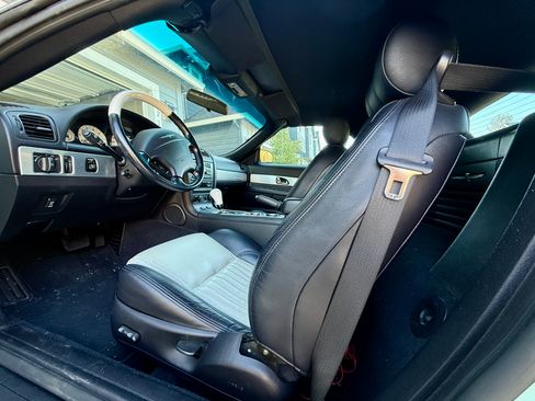 Used 2004 Ford Thunderbird image 11