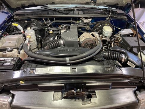 Used 2001 Chevrolet S10 Pickup LS w/ Preferred Equipment Group image 12