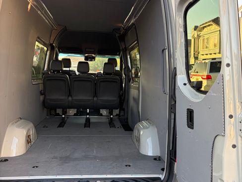 Used 2021 Mercedes-Benz Sprinter 2500 image 11