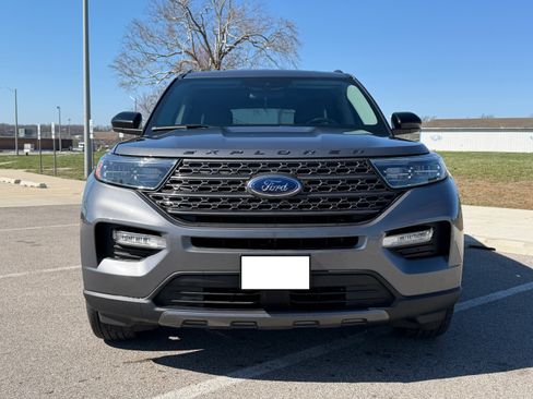 Used 2022 Ford Explorer XLT w/ Equipment Group 202A image 6
