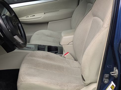 Used 2011 Subaru Outback 2.5i Premium w/ All-Weather Pkg AWD/4WD image 11