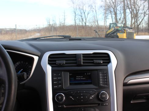 Used 2014 Ford Fusion SE image 17