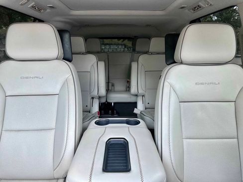 Used 2022 GMC Yukon Denali w/ Denali Ultimate Package image 5