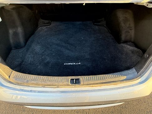 Used 2021 Toyota Corolla LE image 9